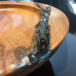Nussbaumschale mit Epoxy