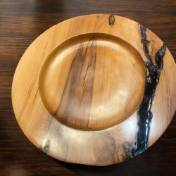 Nussbaumschale mit Epoxy