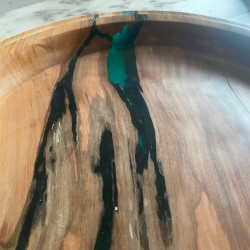 Nussbaumschale mit Epoxdharz