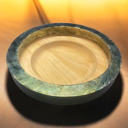 Schale mit farbigem Kranz